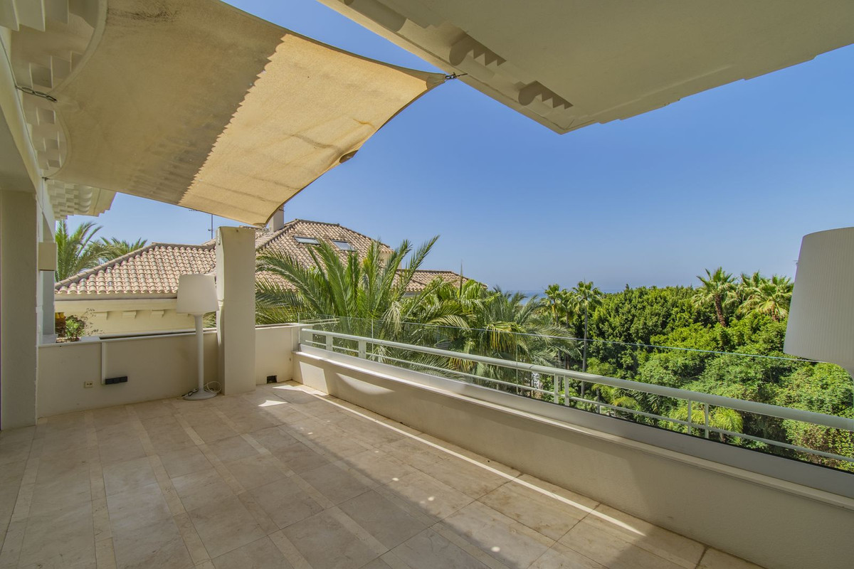 3 Bed Apartment for sale in Nagüeles Costa Del Sol, Málaga, Spain