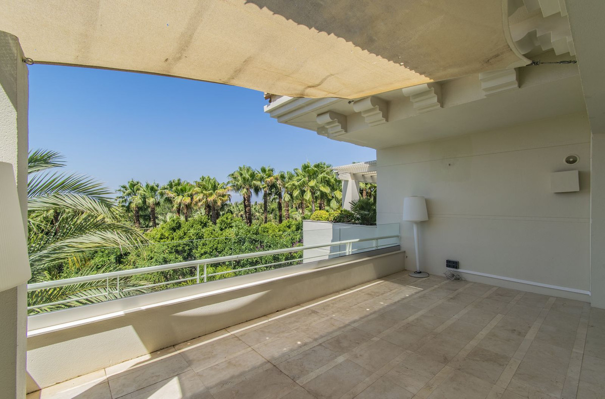 3 Bed Apartment for sale in Nagüeles Costa Del Sol, Málaga, Spain
