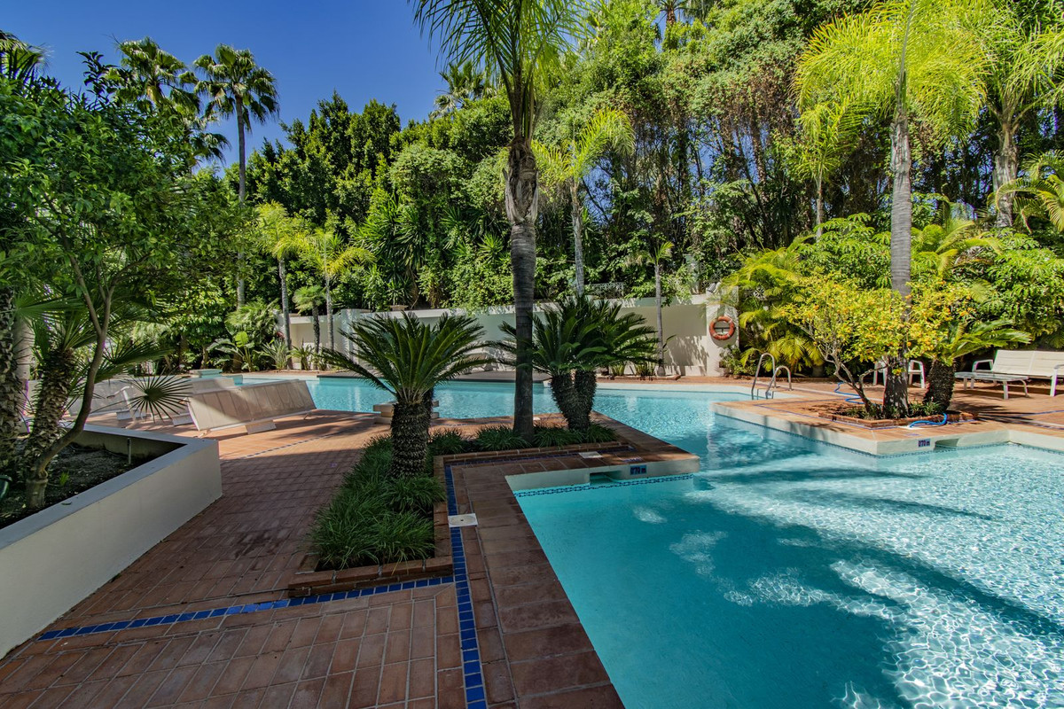 3 Bed Apartment for sale in Nagüeles Costa Del Sol, Málaga, Spain