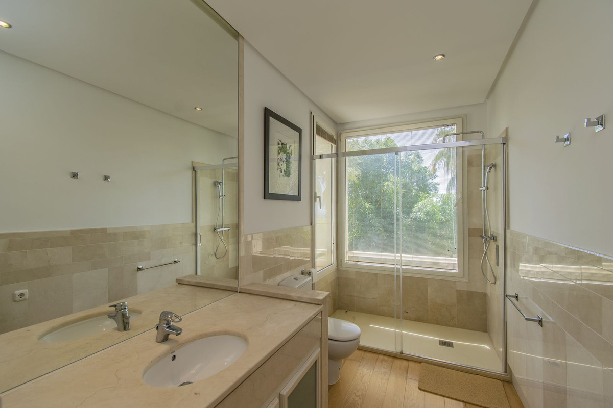 3 Bed Apartment for sale in Nagüeles Costa Del Sol, Málaga, Spain