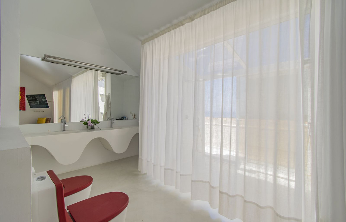 3 Bed Apartment for sale in Nagüeles Costa Del Sol, Málaga, Spain