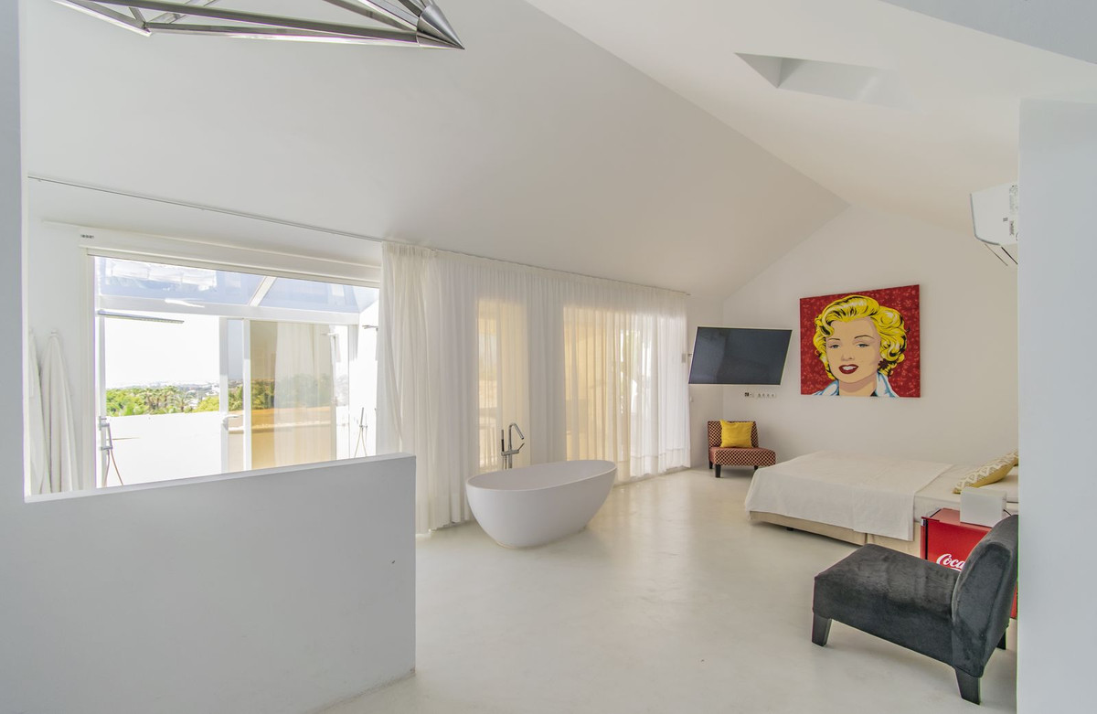 3 Bed Apartment for sale in Nagüeles Costa Del Sol, Málaga, Spain
