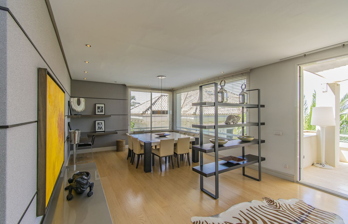 3 Bed Apartment for sale in Nagüeles Costa Del Sol, Málaga, Spain