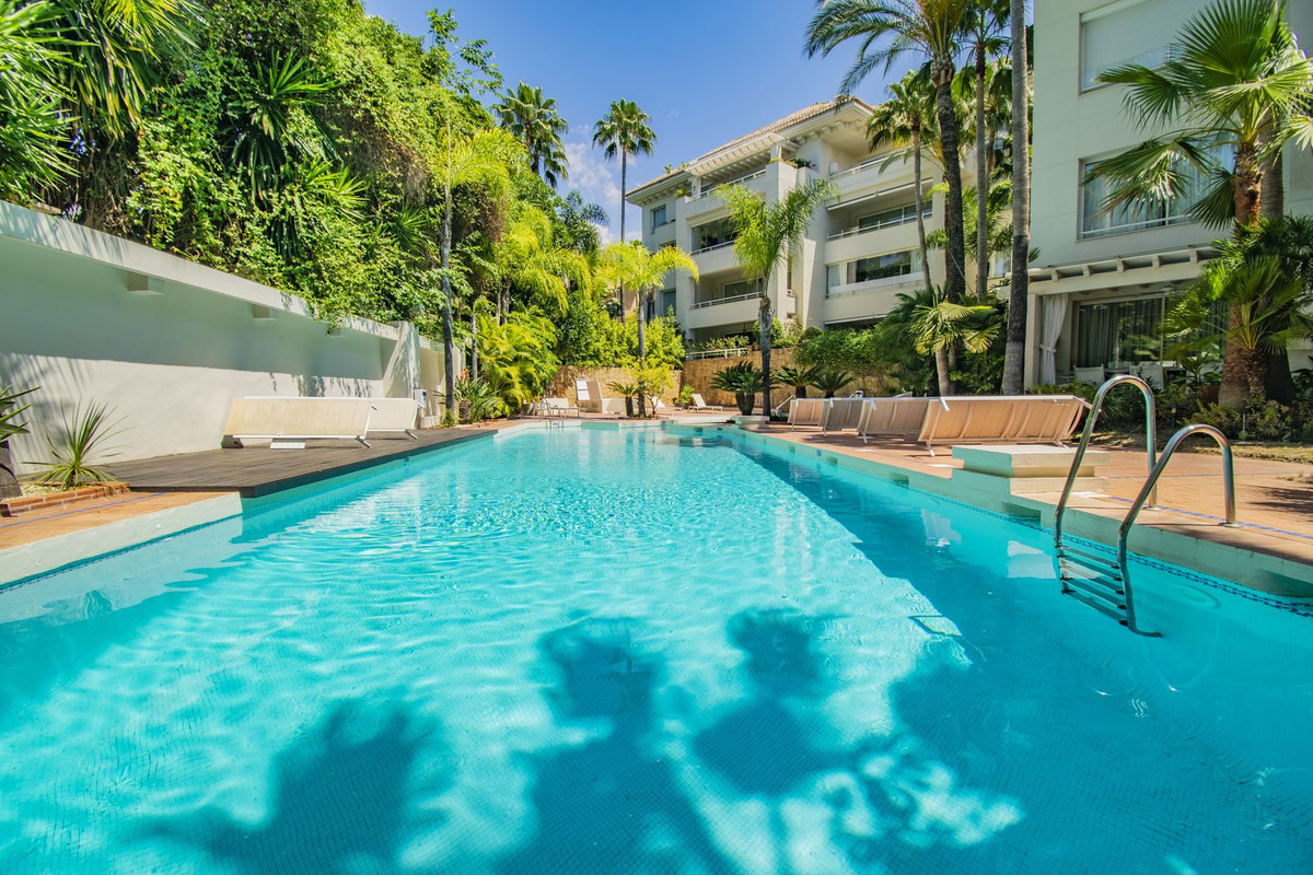 3 Bed Apartment for sale in Nagüeles Costa Del Sol, Málaga, Spain