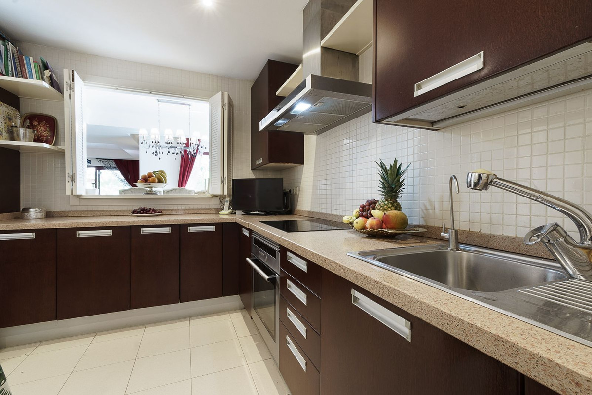 3 Bed Townhouse for sale in Nueva Andalucía Costa Del Sol, Málaga, Spain