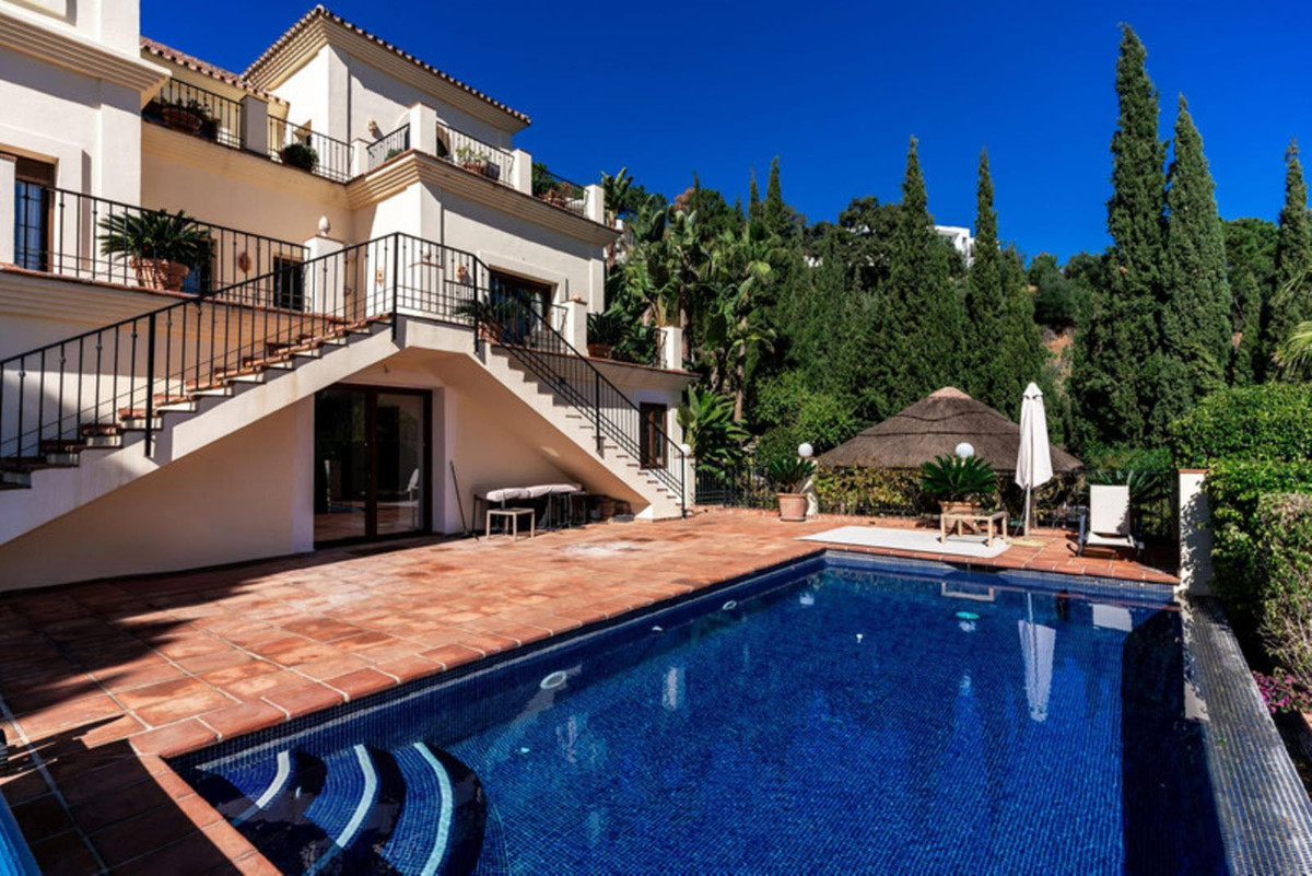 5 Bed Townhouse for sale in Benahavís Costa Del Sol, Málaga, Spain
