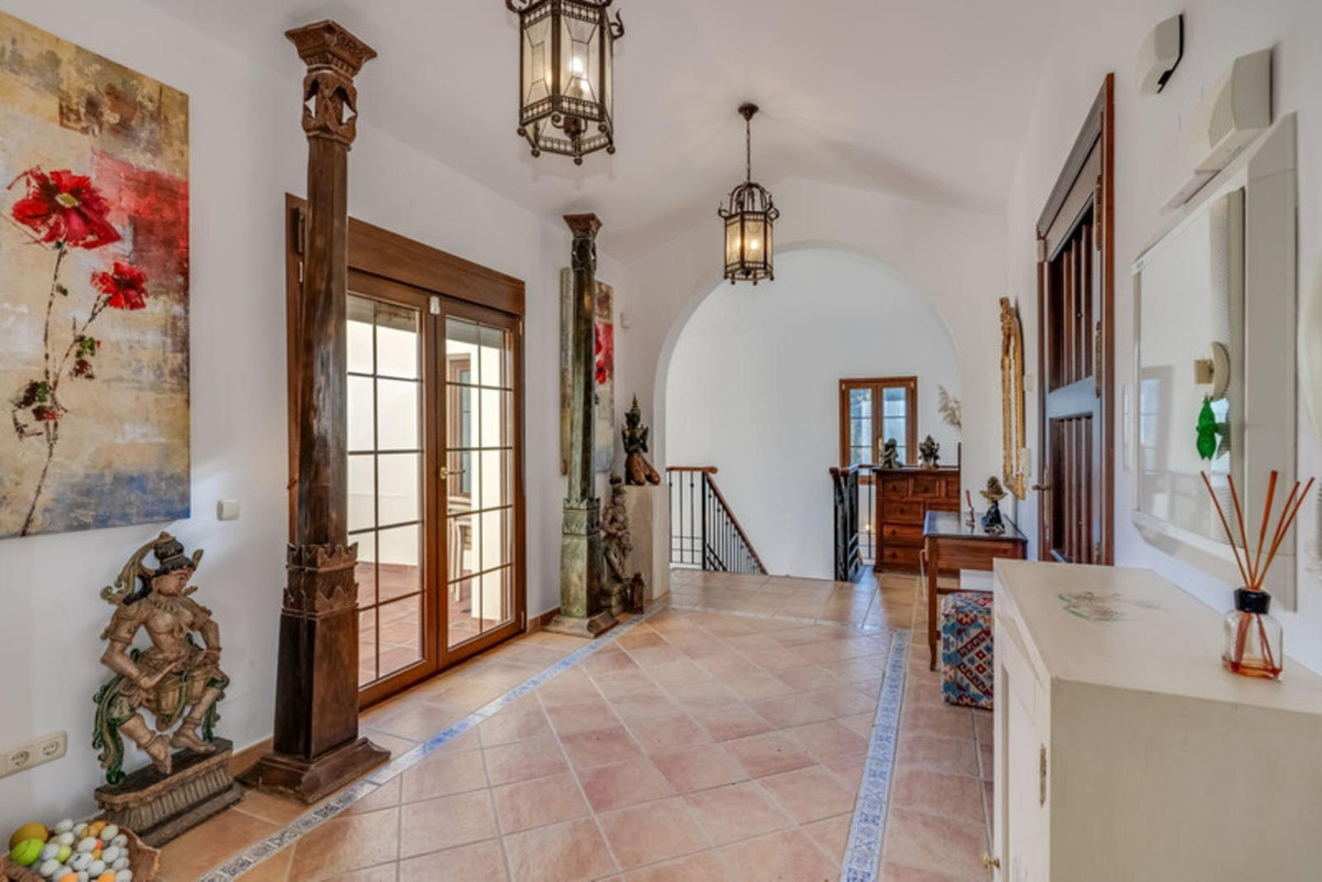 5 Bed Townhouse for sale in Benahavís Costa Del Sol, Málaga, Spain