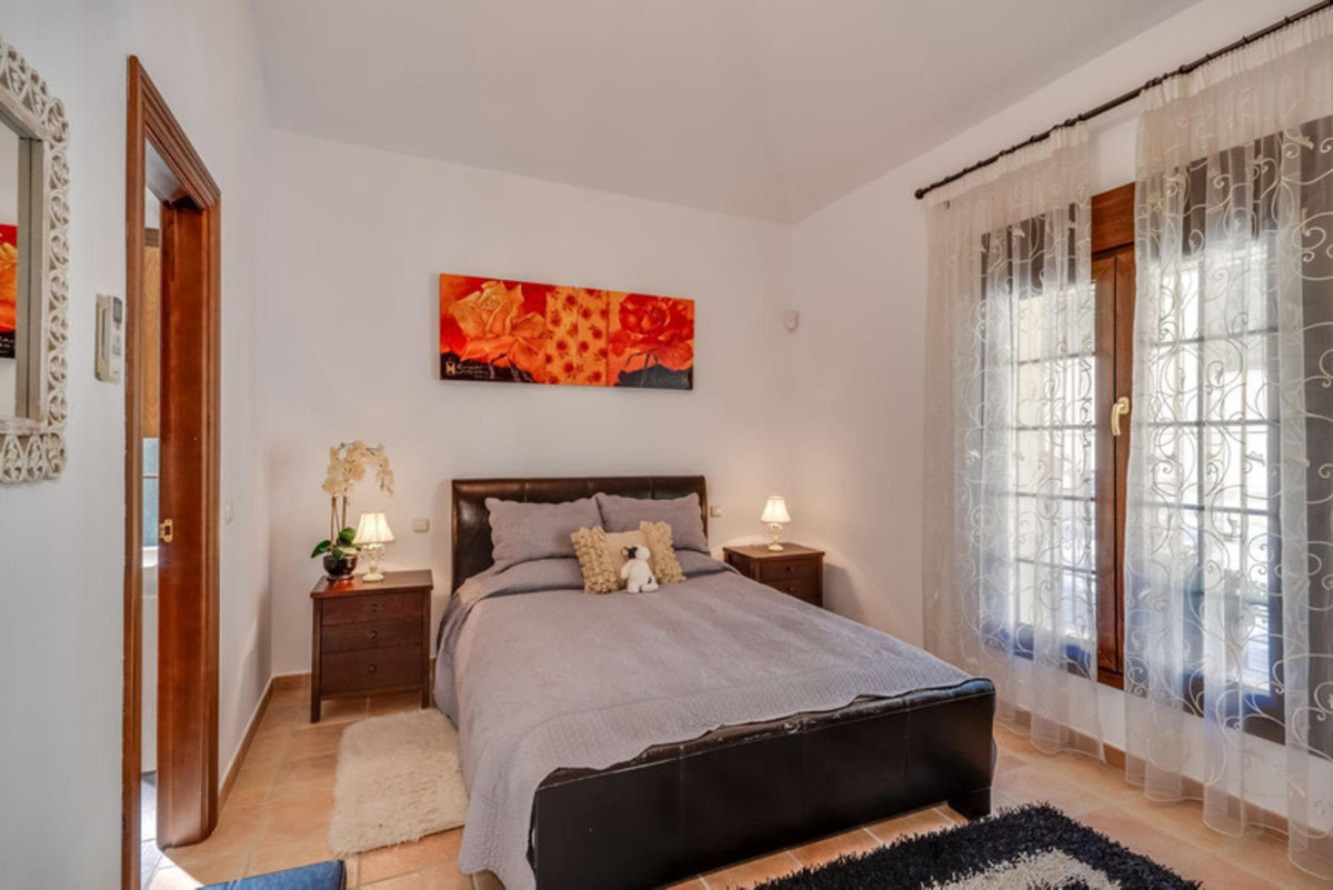 5 Bed Townhouse for sale in Benahavís Costa Del Sol, Málaga, Spain