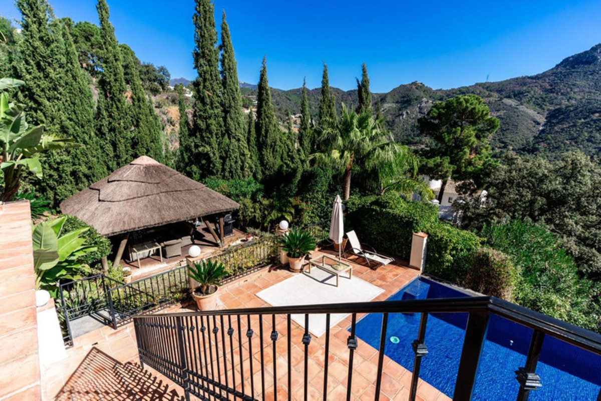 5 Bed Townhouse for sale in Benahavís Costa Del Sol, Málaga, Spain