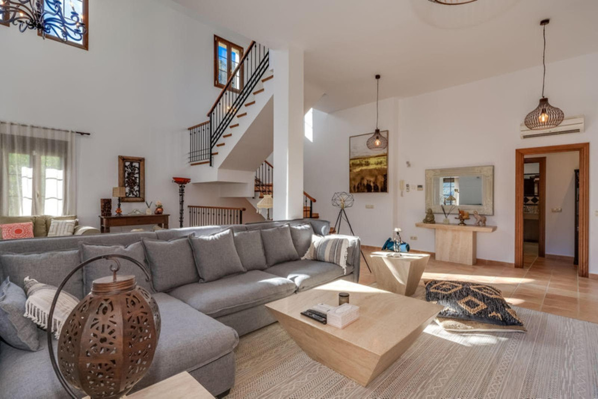 5 Bed Townhouse for sale in Benahavís Costa Del Sol, Málaga, Spain