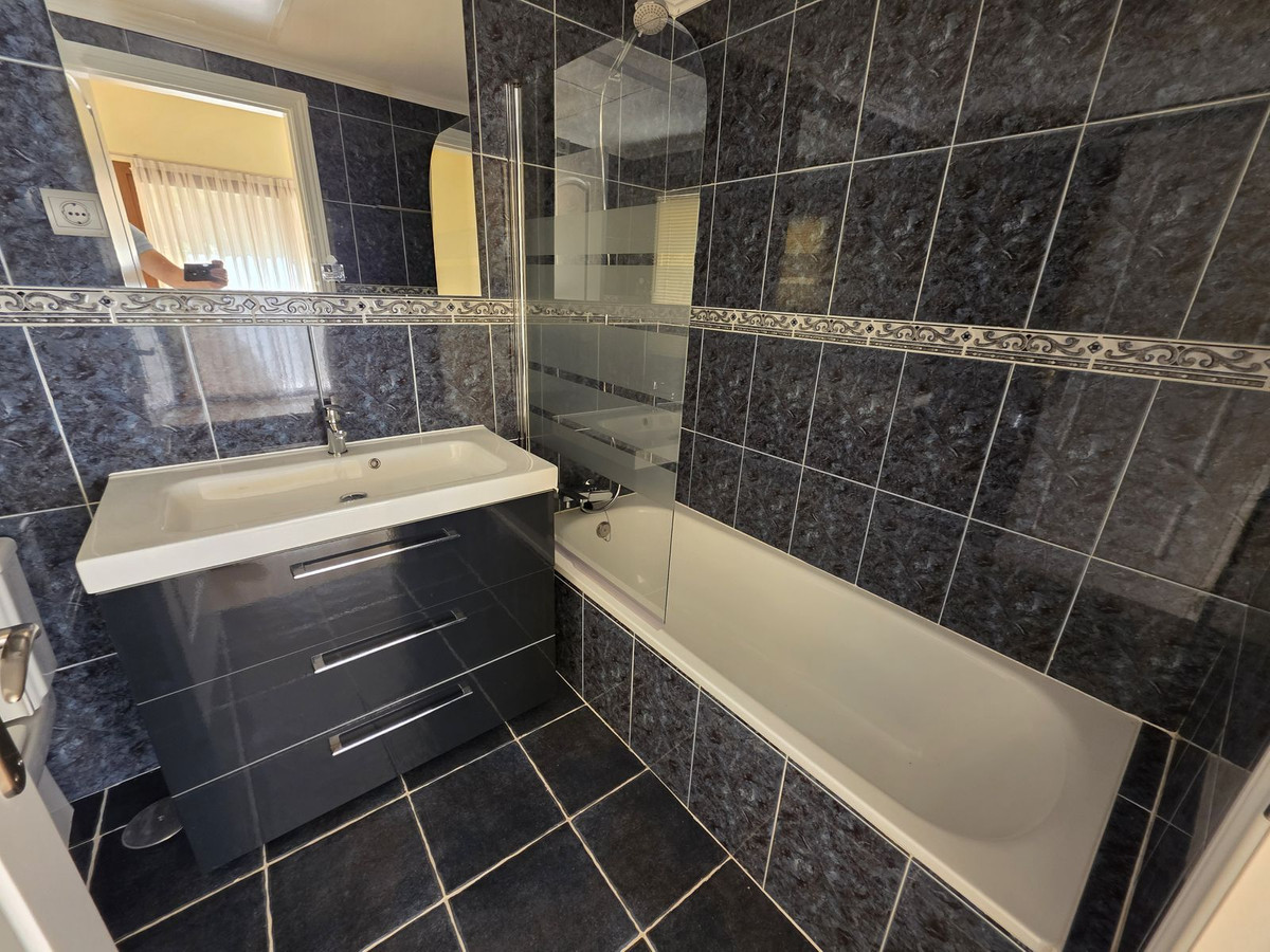 Se vende Villa - Chalet de 4 dormitorios en Costa Del Sol, Málaga, España