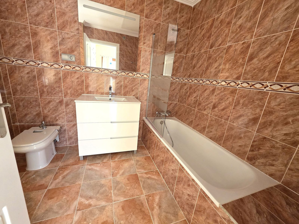 Se vende Villa - Chalet de 4 dormitorios en Costa Del Sol, Málaga, España