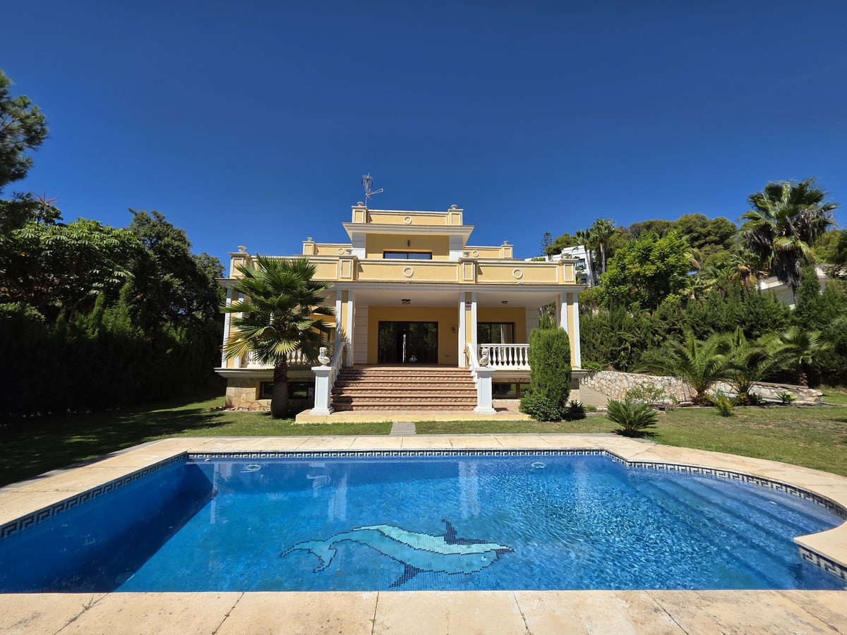 Se vende Villa - Chalet de 4 dormitorios en Costa Del Sol, Málaga, España