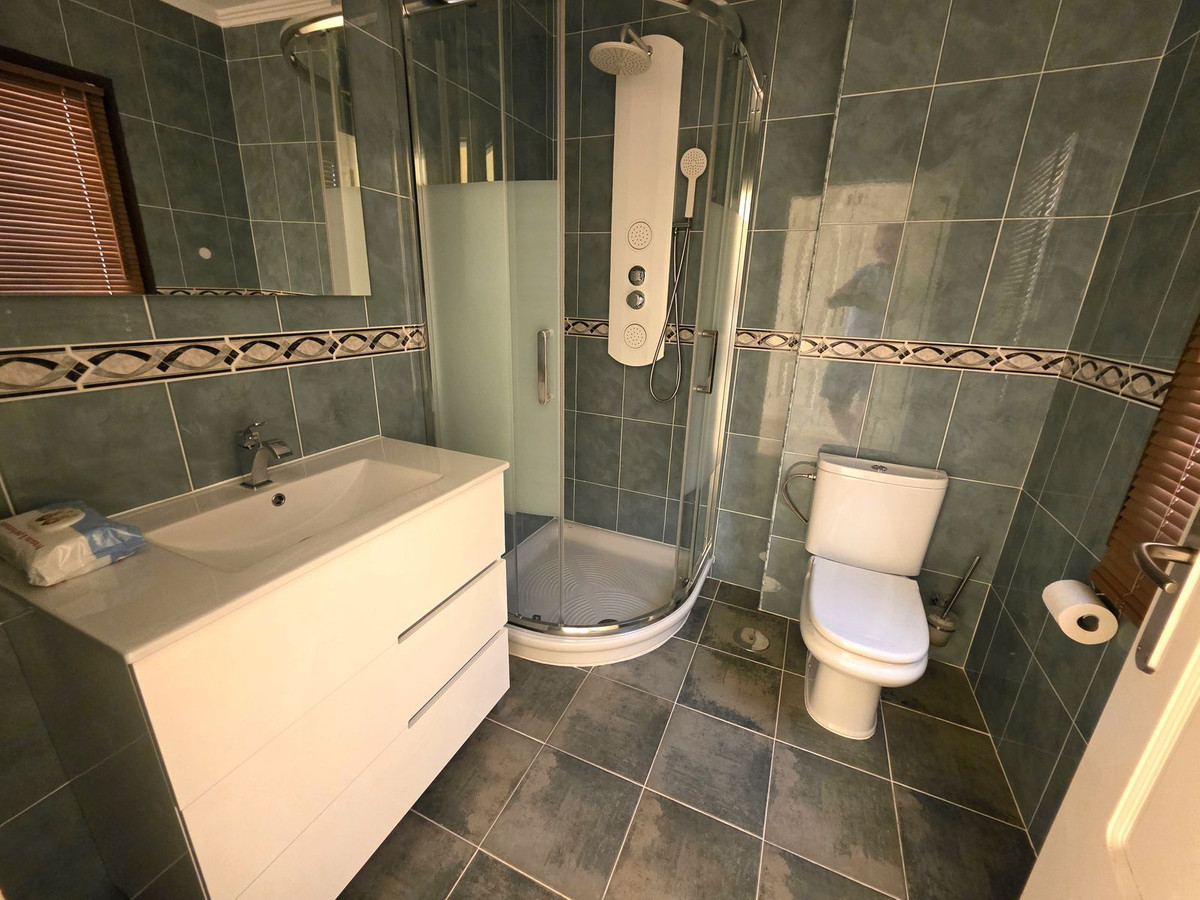 Se vende Villa - Chalet de 4 dormitorios en Costa Del Sol, Málaga, España