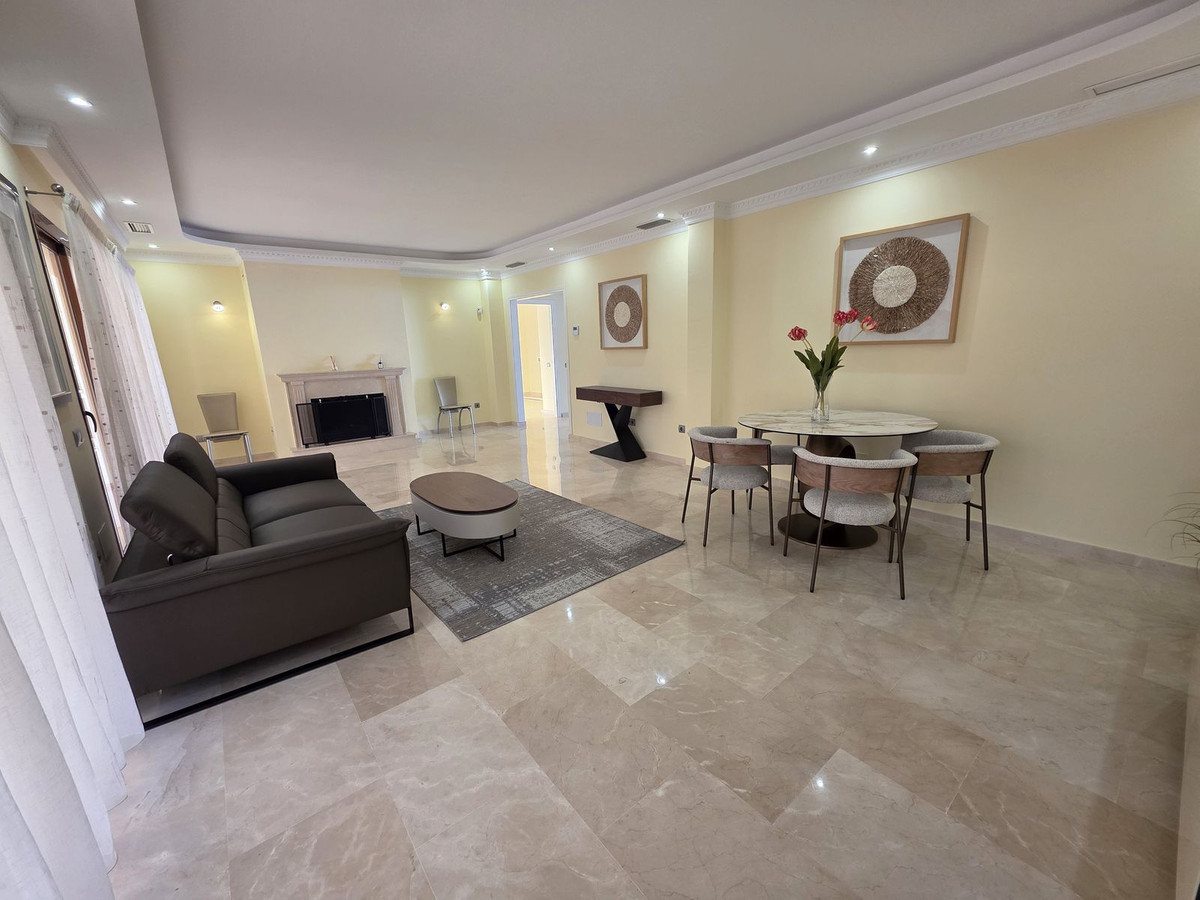 Se vende Villa - Chalet de 4 dormitorios en Costa Del Sol, Málaga, España