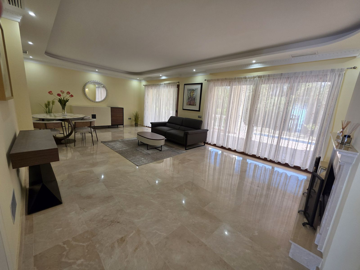 Se vende Villa - Chalet de 4 dormitorios en Costa Del Sol, Málaga, España