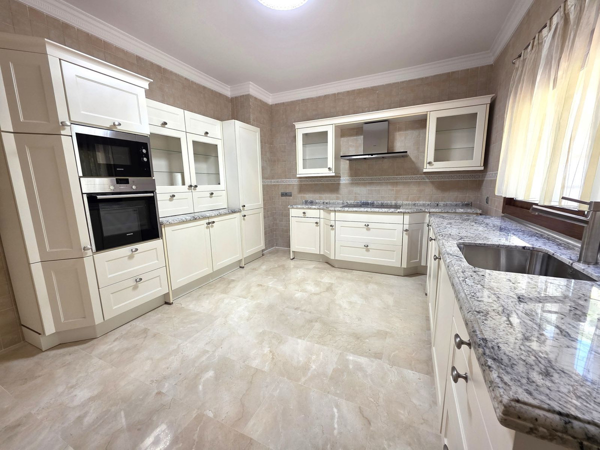 Se vende Villa - Chalet de 4 dormitorios en Costa Del Sol, Málaga, España