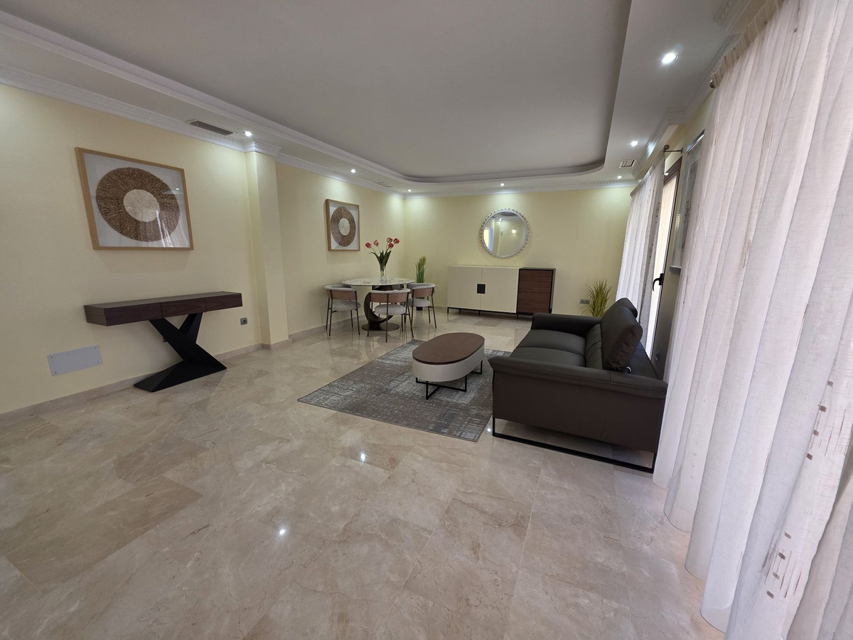 Se vende Villa - Chalet de 4 dormitorios en Costa Del Sol, Málaga, España