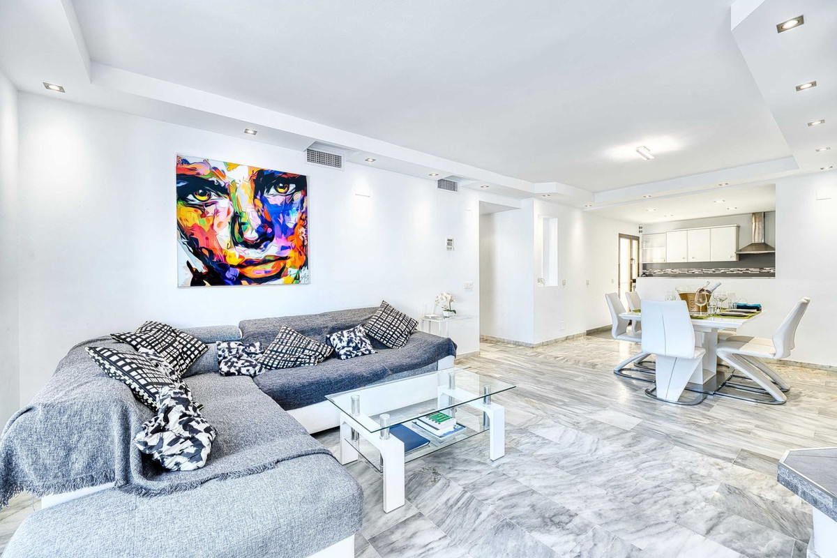 Se vende Apartamento Planta Media de 2 dormitorios en Costa Del Sol, Málaga, España