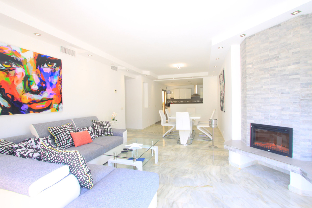 Se vende Apartamento Planta Media de 2 dormitorios en Costa Del Sol, Málaga, España