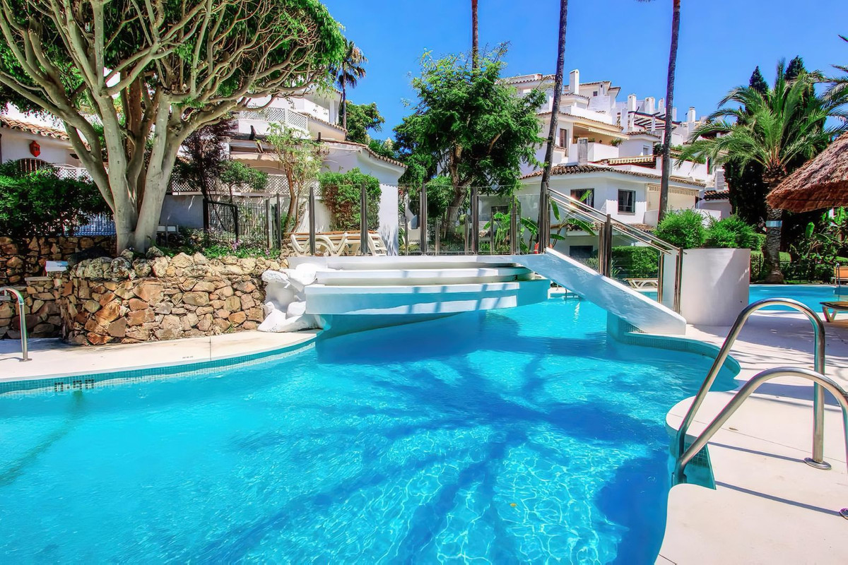 Se vende Apartamento Planta Media de 2 dormitorios en Costa Del Sol, Málaga, España