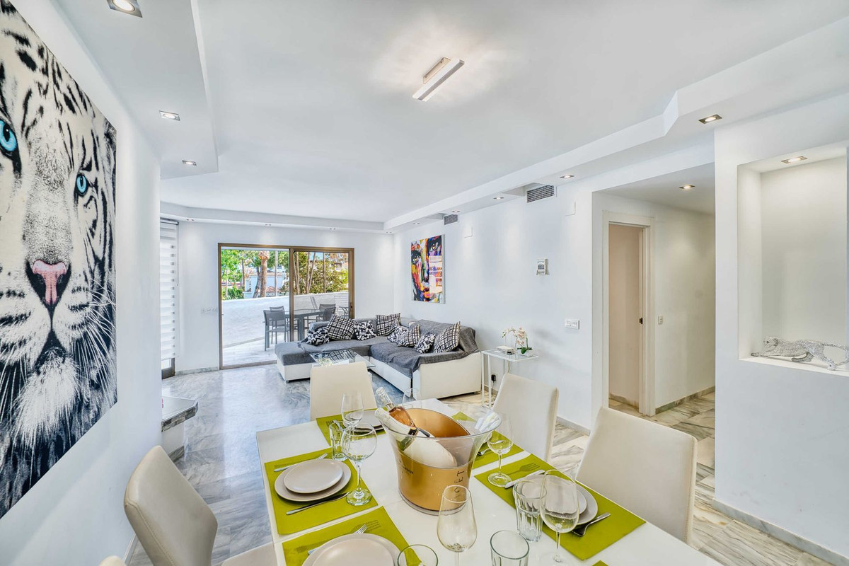 Se vende Apartamento Planta Media de 2 dormitorios en Costa Del Sol, Málaga, España