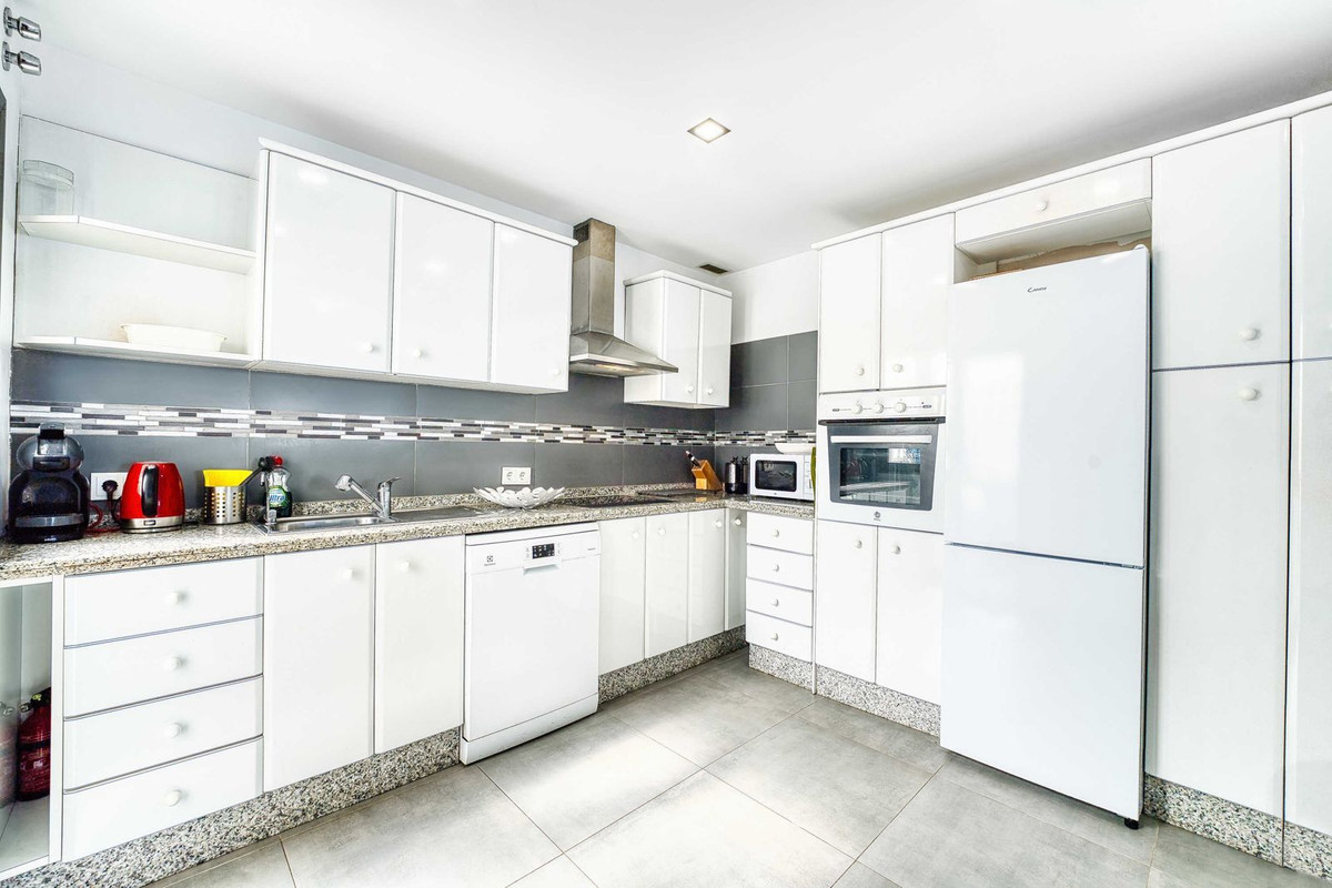 Se vende Apartamento Planta Media de 2 dormitorios en Costa Del Sol, Málaga, España
