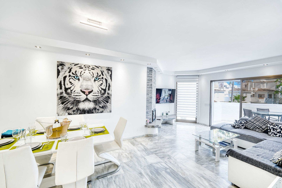 Se vende Apartamento Planta Media de 2 dormitorios en Costa Del Sol, Málaga, España