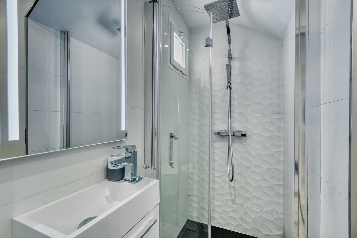 Se vende Apartamento Planta Media de 2 dormitorios en Costa Del Sol, Málaga, España
