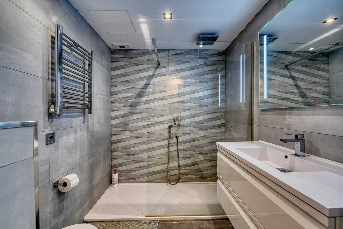 Se vende Apartamento Planta Media de 2 dormitorios en Costa Del Sol, Málaga, España