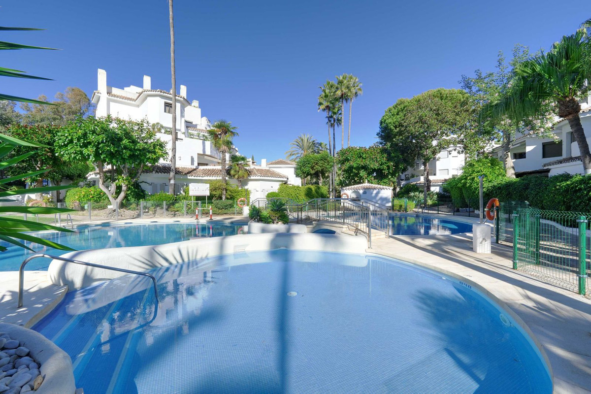 Se vende Apartamento Planta Media de 2 dormitorios en Costa Del Sol, Málaga, España