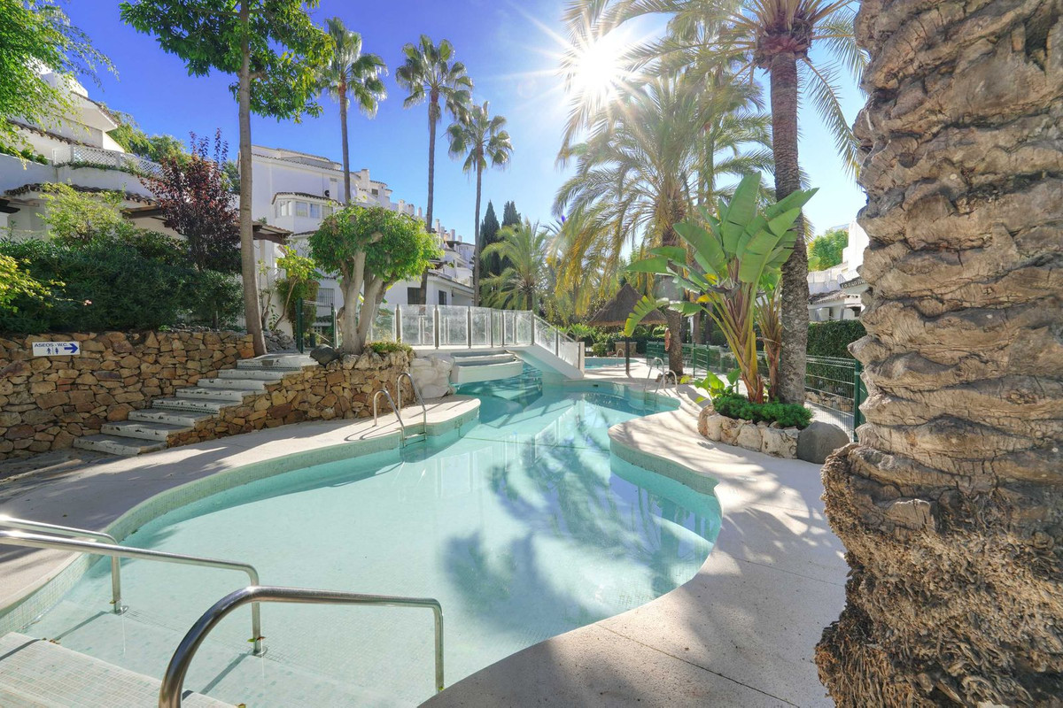 Se vende Apartamento Planta Media de 2 dormitorios en Costa Del Sol, Málaga, España