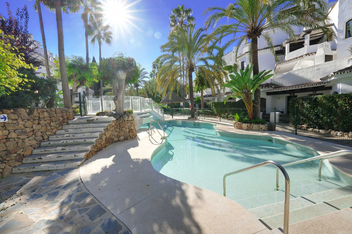 Se vende Apartamento Planta Media de 2 dormitorios en Costa Del Sol, Málaga, España