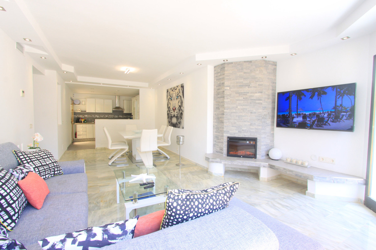 Se vende Apartamento Planta Media de 2 dormitorios en Costa Del Sol, Málaga, España