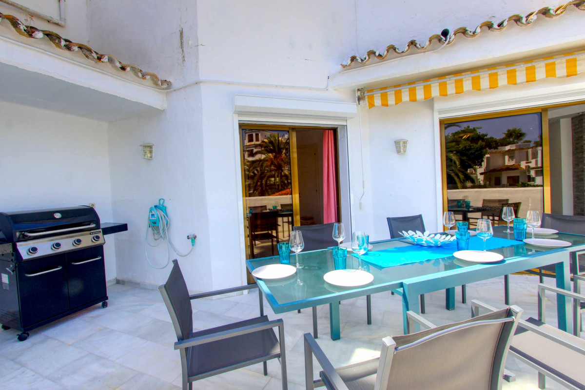 Se vende Apartamento Planta Media de 2 dormitorios en Costa Del Sol, Málaga, España