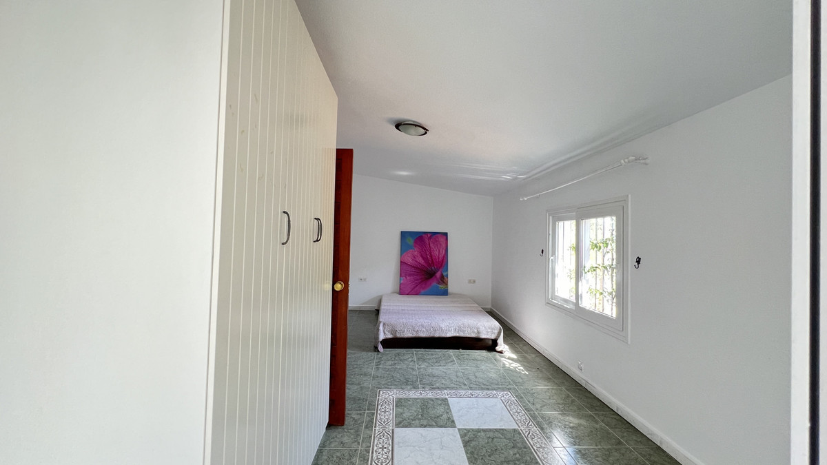 3 Bed Townhouse for sale in La Duquesa Costa Del Sol, Málaga, Spain