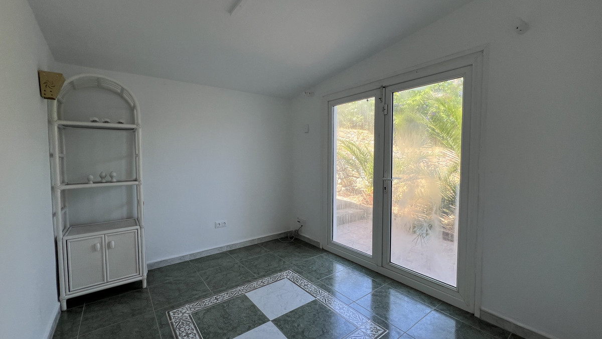 3 Bed Townhouse for sale in La Duquesa Costa Del Sol, Málaga, Spain
