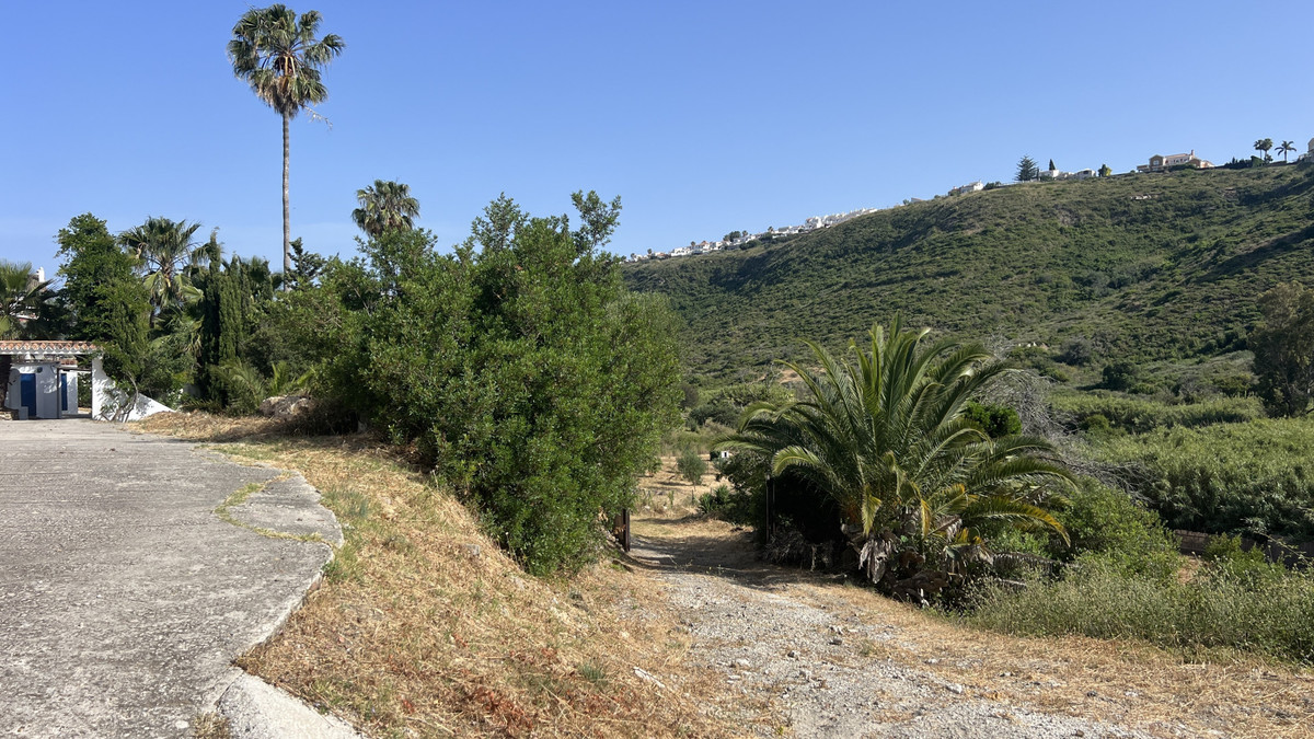 3 Bed Townhouse for sale in La Duquesa Costa Del Sol, Málaga, Spain