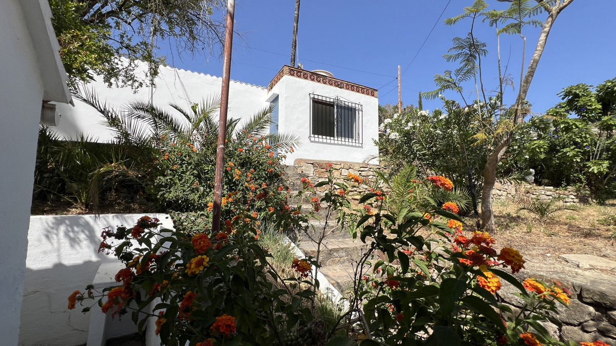 3 Bed Townhouse for sale in La Duquesa Costa Del Sol, Málaga, Spain