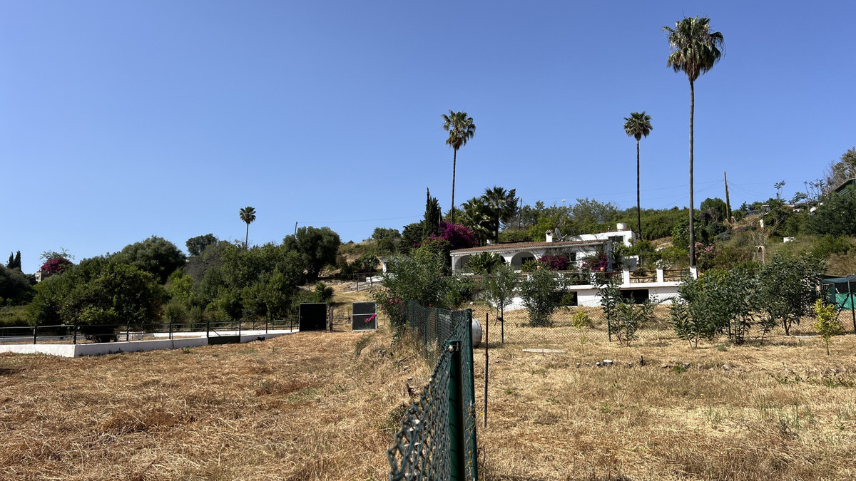 3 Bed Townhouse for sale in La Duquesa Costa Del Sol, Málaga, Spain