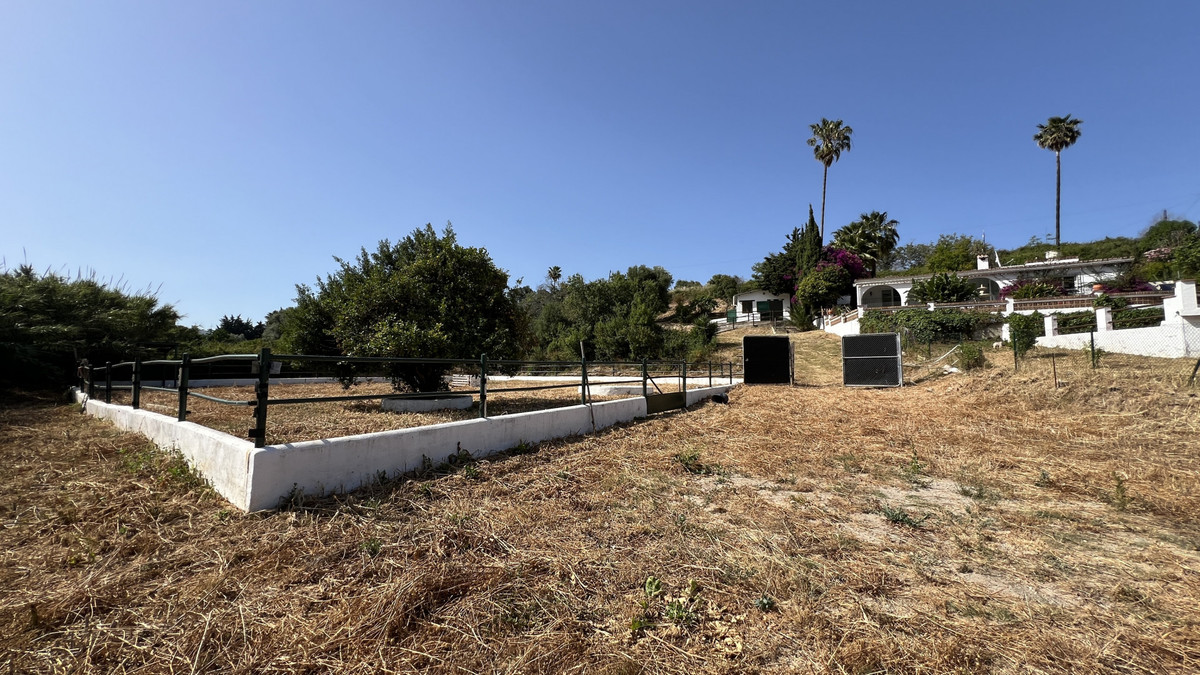 3 Bed Townhouse for sale in La Duquesa Costa Del Sol, Málaga, Spain