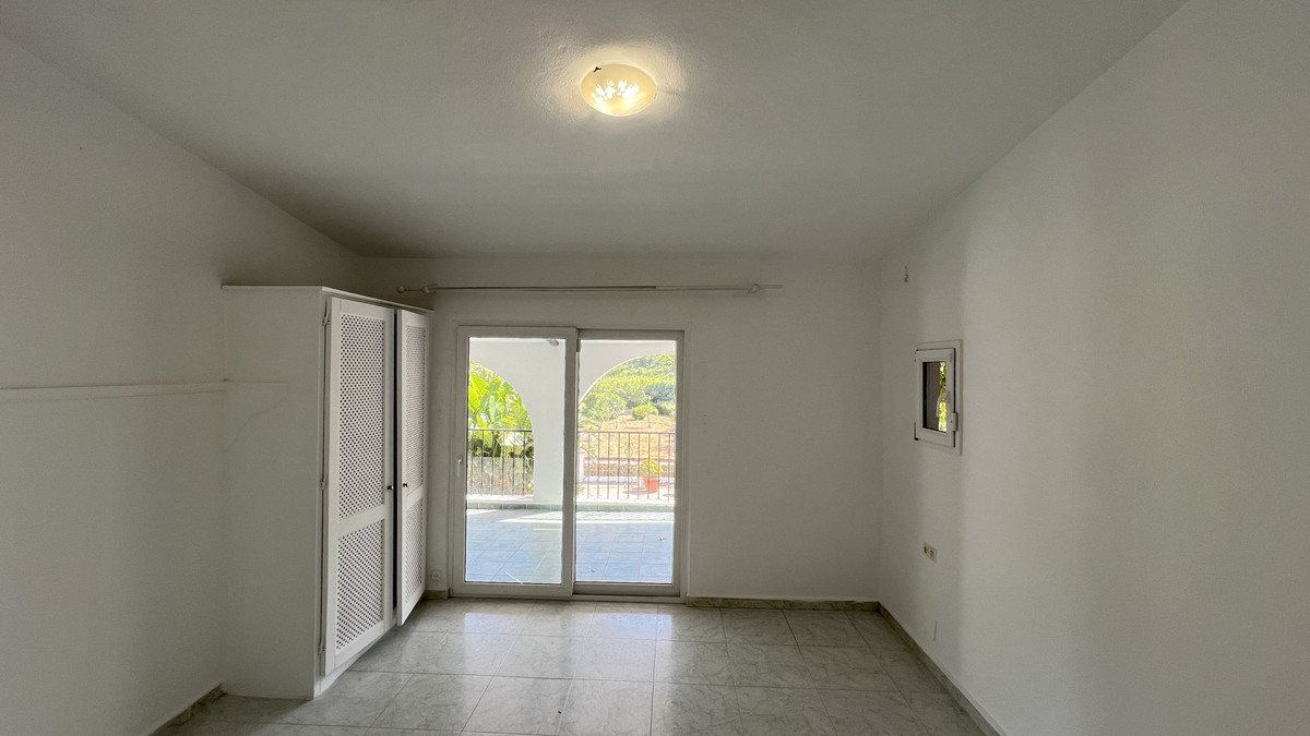3 Bed Townhouse for sale in La Duquesa Costa Del Sol, Málaga, Spain