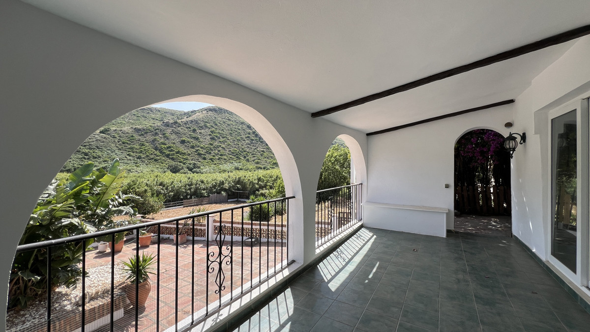 3 Bed Townhouse for sale in La Duquesa Costa Del Sol, Málaga, Spain