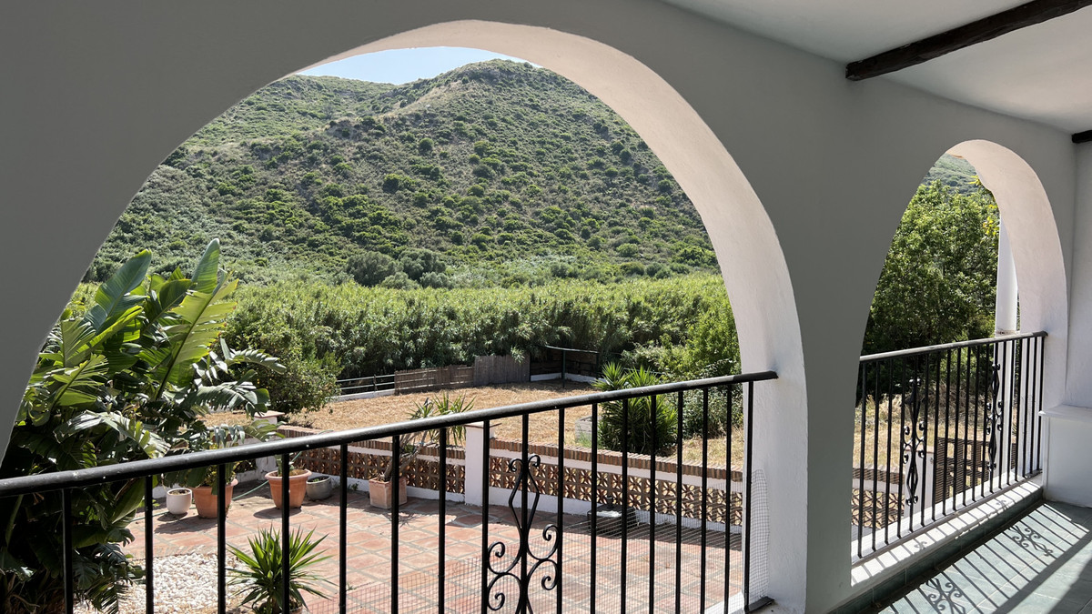 3 Bed Townhouse for sale in La Duquesa Costa Del Sol, Málaga, Spain