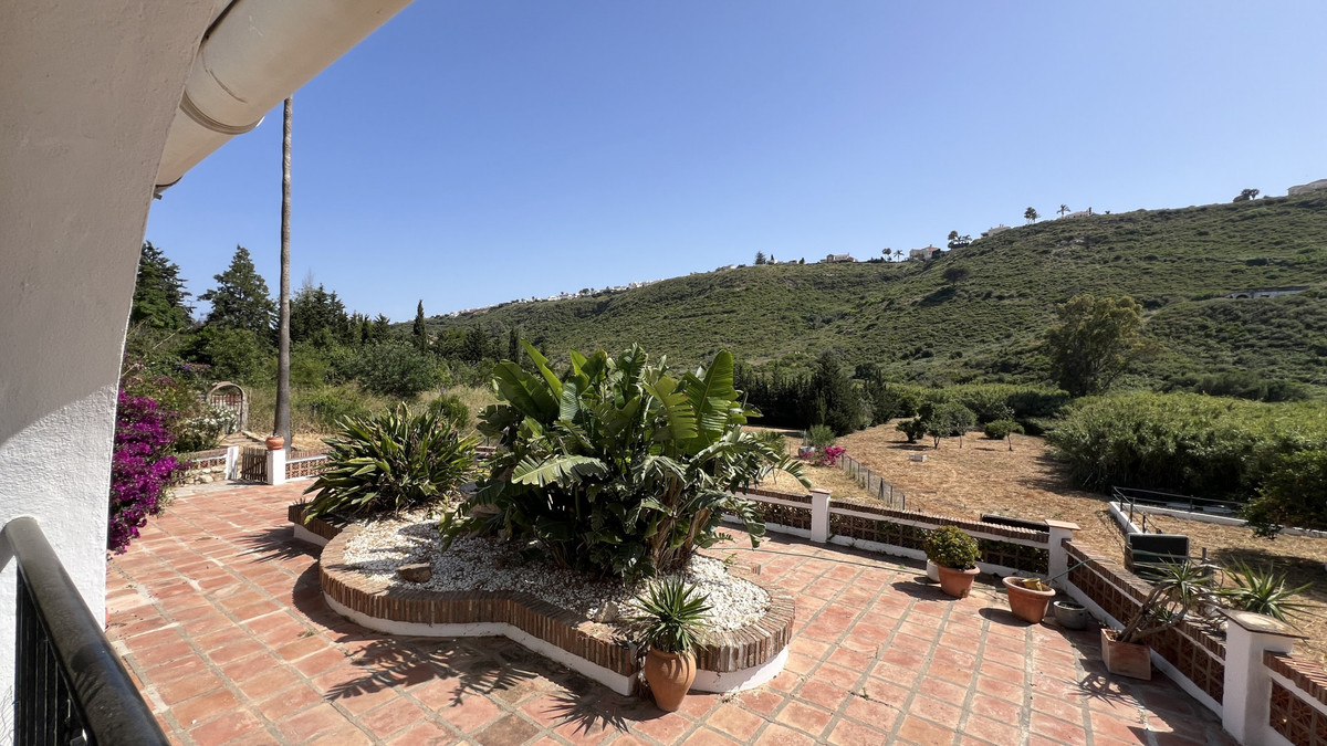 3 Bed Townhouse for sale in La Duquesa Costa Del Sol, Málaga, Spain