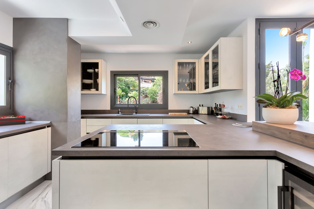 4 Bed Townhouse for sale in El Rosario Costa Del Sol, Málaga, Spain