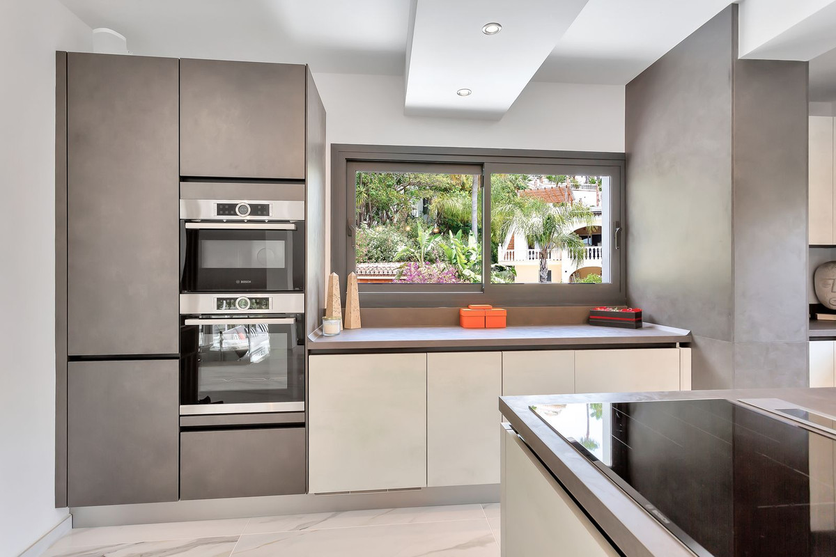 4 Bed Townhouse for sale in El Rosario Costa Del Sol, Málaga, Spain