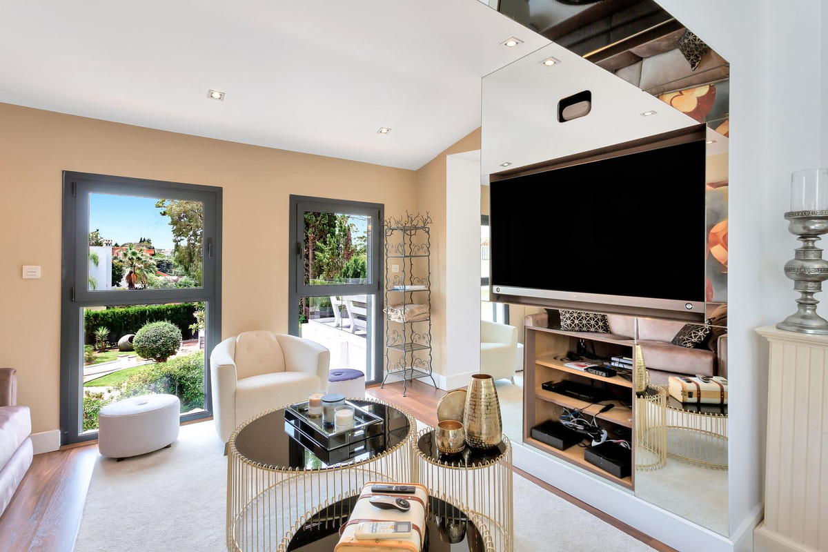 4 Bed Townhouse for sale in El Rosario Costa Del Sol, Málaga, Spain