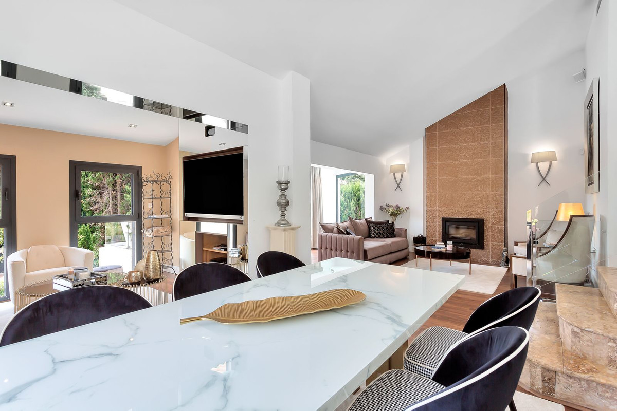 4 Bed Townhouse for sale in El Rosario Costa Del Sol, Málaga, Spain