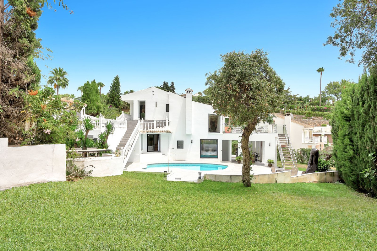 4 Bed Townhouse for sale in El Rosario Costa Del Sol, Málaga, Spain